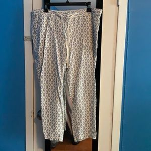 Cropped Old Navy lightweight pants, *with pockets*